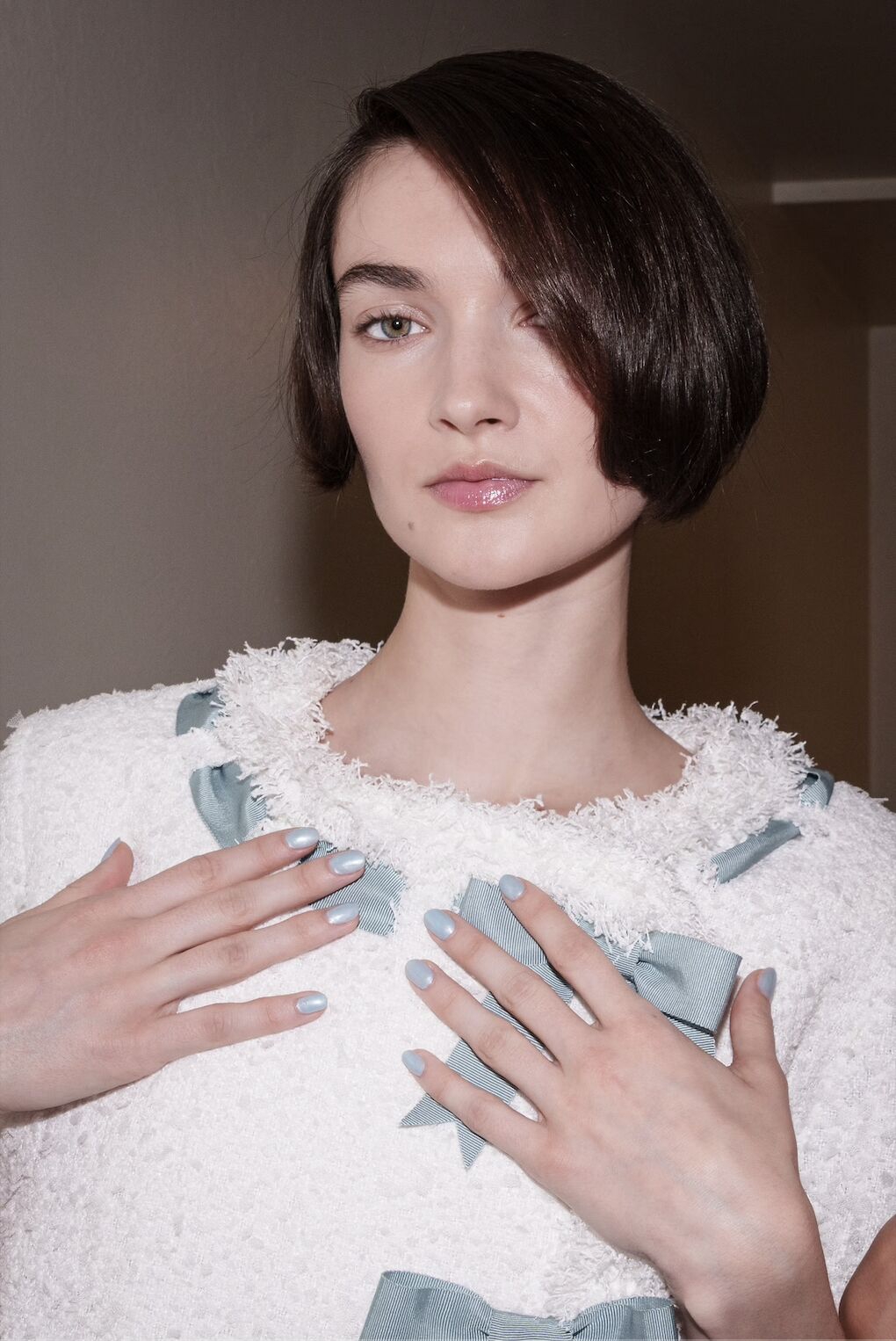 Italian Manicure: Trik Kuku Pendek Terlihat Lebih Panjang