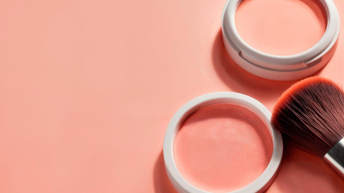 Blush Draping Kembali Jadi Favorit untuk Pipi Lebih Tirus