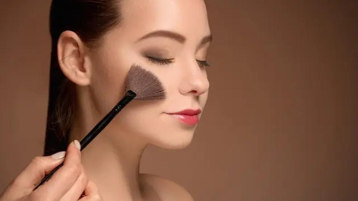 Gaya Makeup Penuh Warna Naykilla: Tren Viral yang Menantang Look Timeless