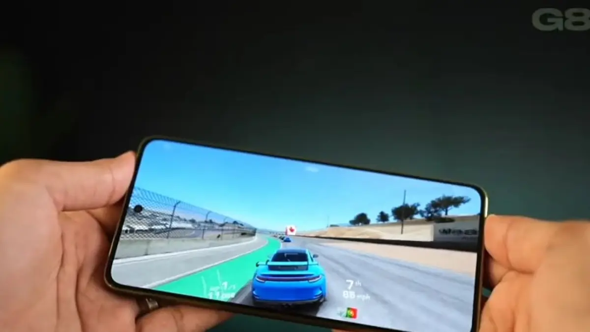 Ponsel dengan Keyboard Fisik dan Layar Lipat: Form Factor Baru yang Mengubah Cara Kita Pakai HP