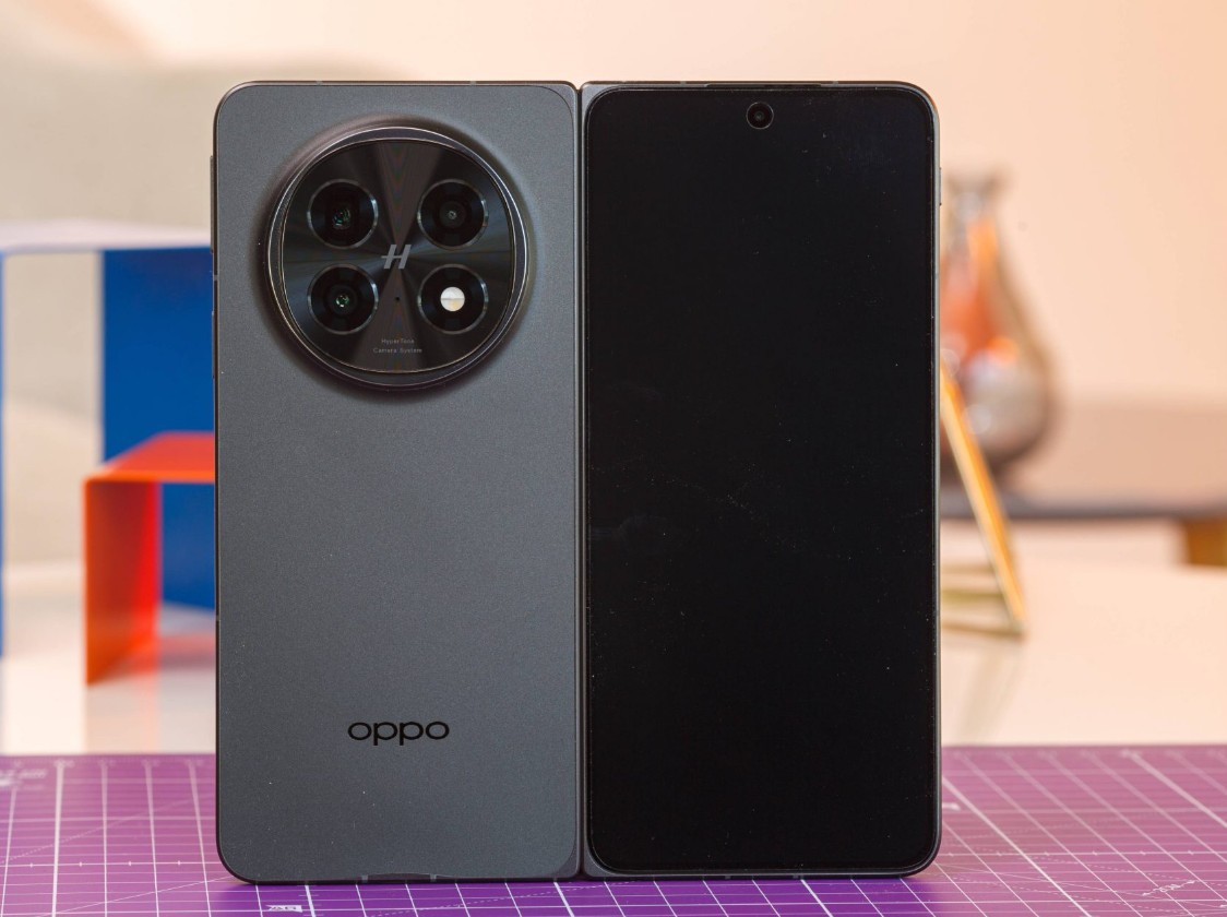 OPPO Find N7 vs Find X9 Ultra: Pilih Performa atau Baterai Super?