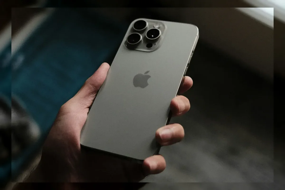 Harga iPhone 15 vs iPhone 16e: Pilih yang Paling Hemat