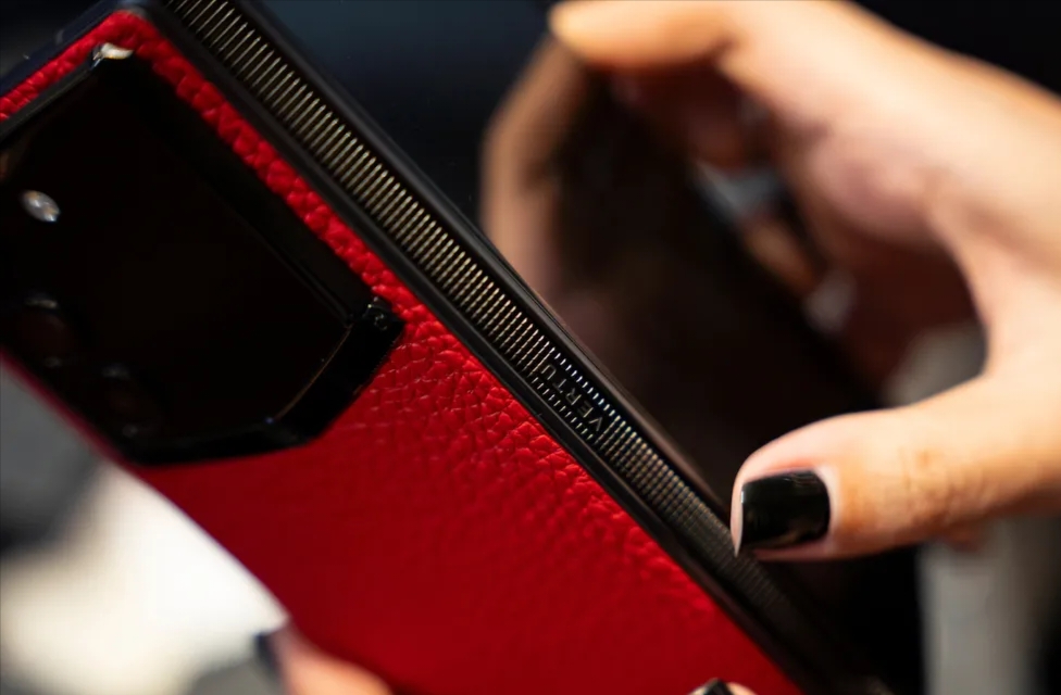Mengapa Smartphone Mewah Kini Mengandalkan AI dan Keamanan