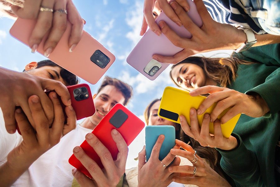 Mengapa Apple dan Samsung Tetap Mendominasi Saat Pasar Smartphone Lesu