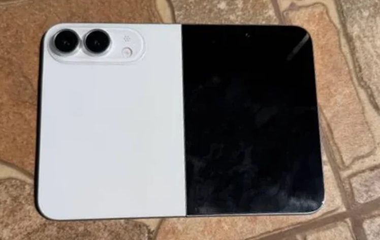 iPhone Ultra Lipat: Tebal, Bertenaga, dan Siap Menantang Galaxy Z Fold8