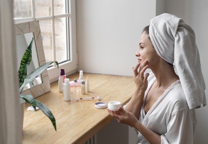 Bahan Skincare yang Tidak Boleh Dicampur dan Cara Layering Aman