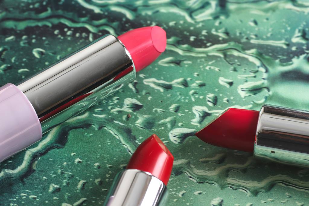 Lipstik Murah Terjangkau dengan Efek Lembap Tahan Lama