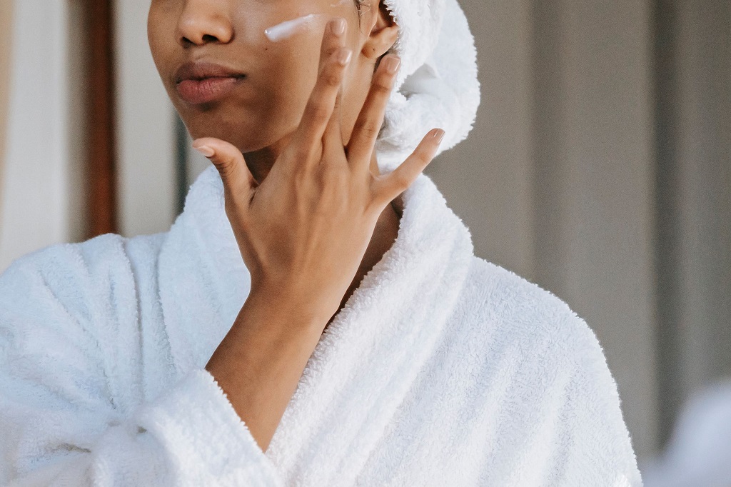 Memilih Sunscreen untuk Kulit Sensitif: 10 Produk Aman Tanpa Iritasi dan Cara Pakai Tepat