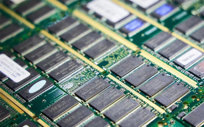 Krisis Chip Memori: Harga RAM dan GPU Kapan Waras Lagi?