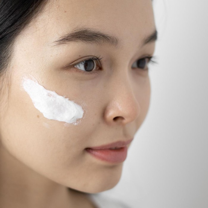 Rutinitas Skincare Pagi dan Malam untuk Kulit Glowing