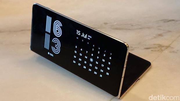 Motorola Razr Fold Resmi Hadir: Layar Lipat 8,09 Inci dan Kamera 50 MP