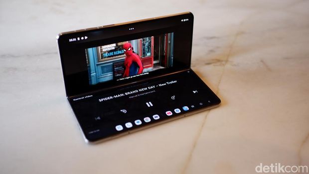 Motorola Razr Fold Resmi Hadir: Layar Lipat 8,09 Inci dan Kamera 50 MP