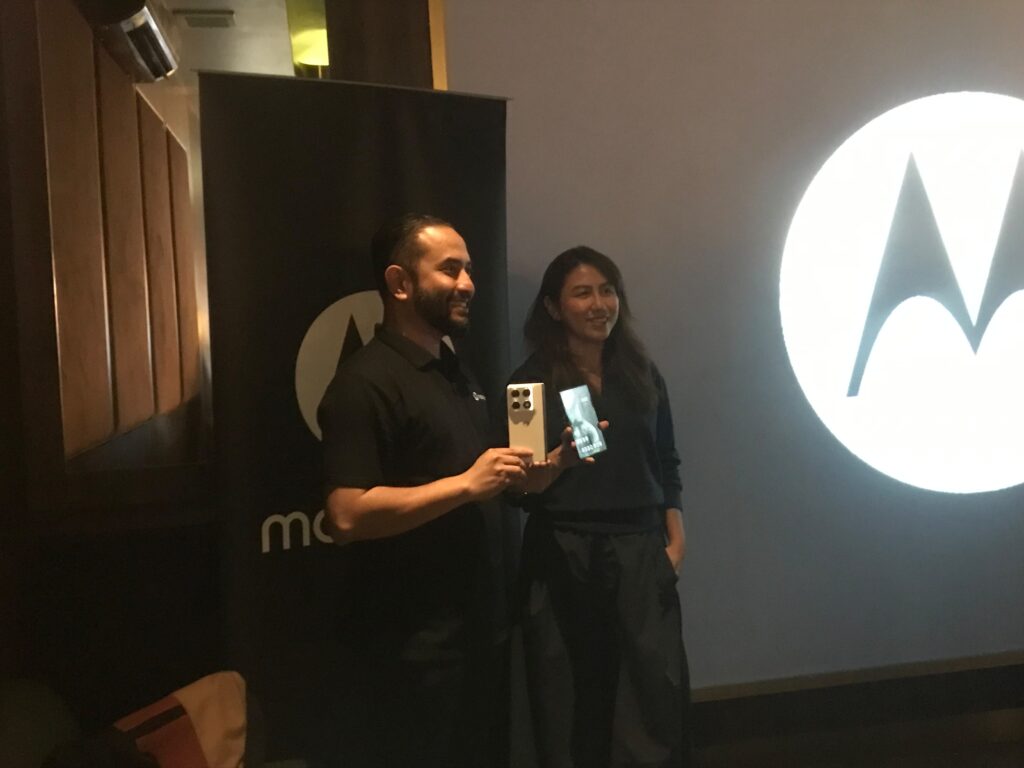 Motorola Razr Fold vs Razr 60 Ultra: Duel Baterai dan Charging