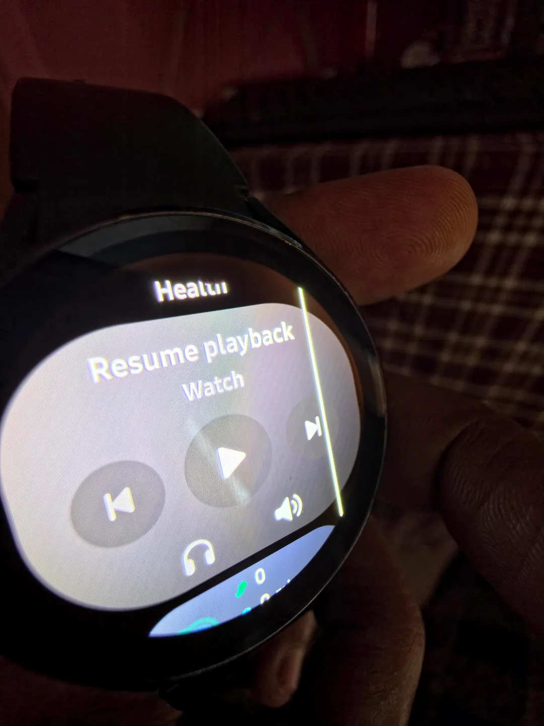 Garis Hijau Misterius Menyerang Galaxy Watch dan Galaxy Fit