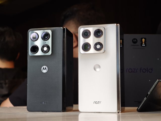 Motorola Razr Fold vs Samsung Galaxy Z Fold7