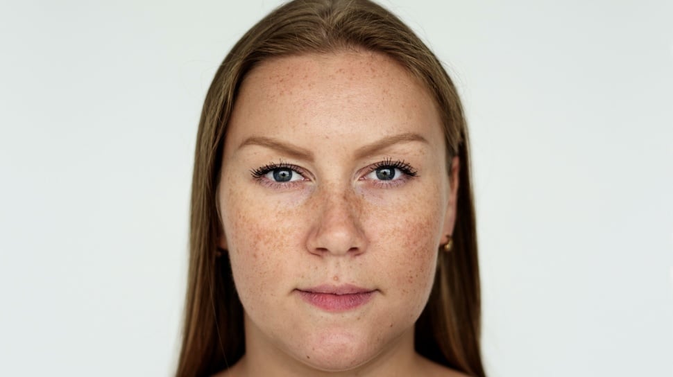 Retinol vs Vitamin C untuk Flek Hitam: Mana Lebih Efektif?