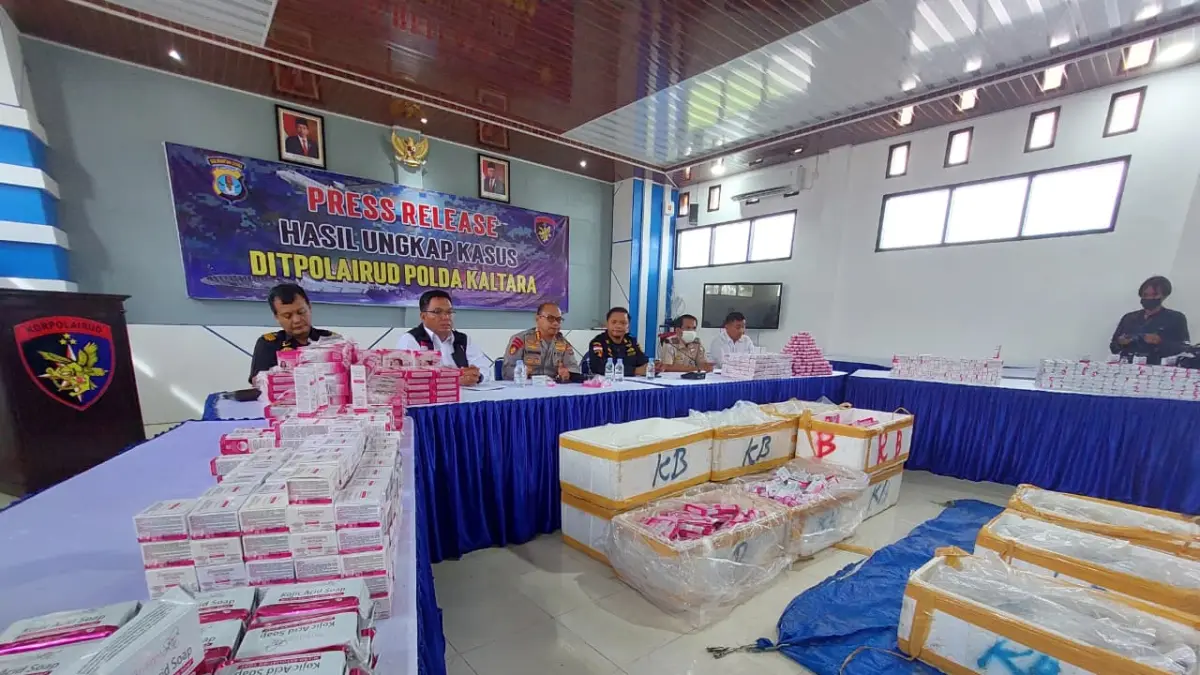 Peringatan Kosmetik Berbahaya: Saatnya Konsumen Berhenti Spekulasi di Atas Kulit Sendiri