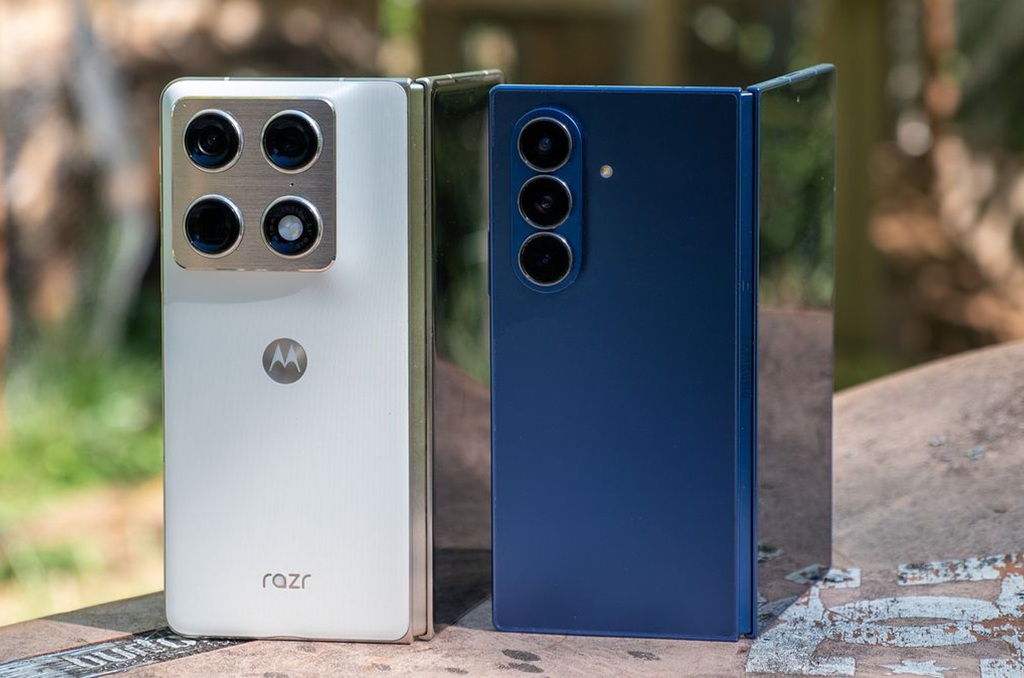 Motorola Razr Fold vs Samsung Galaxy Z Fold7, Mana Paling Masuk Akal?