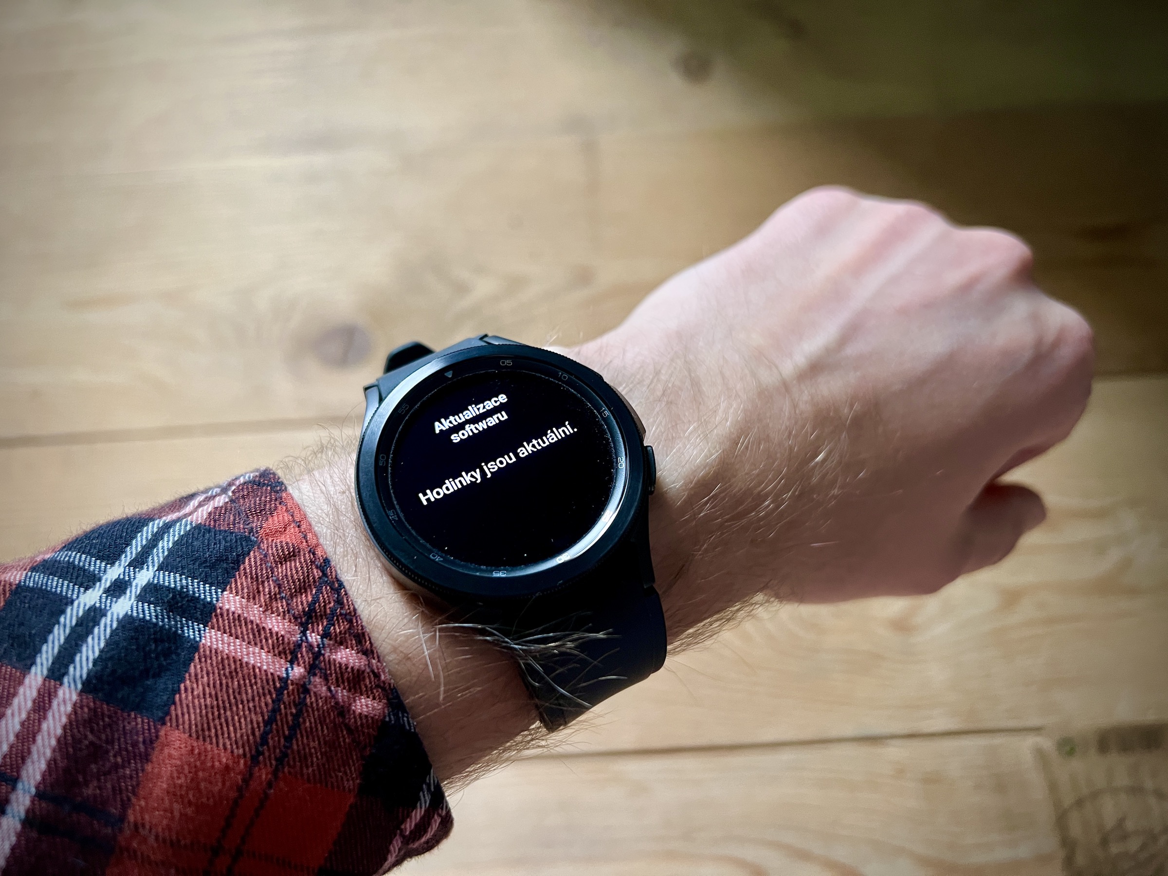 Garis Hijau Misterius Menyerang Galaxy Watch dan Galaxy Fit