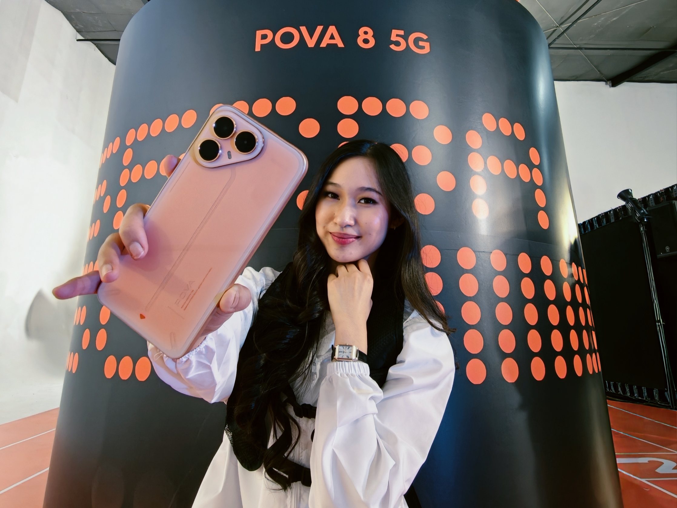 Tecno Pova 8 5G: Baterai 8.000 mAh dan Alive Matrix Display