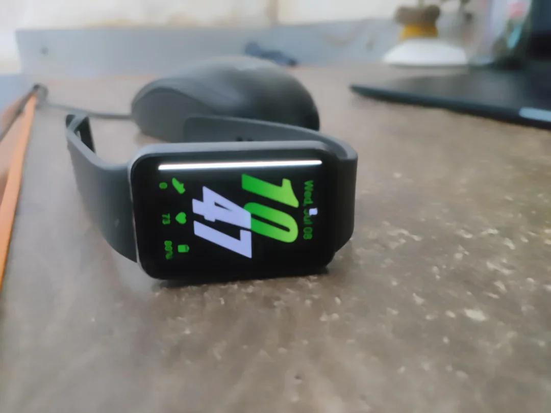 Garis Hijau Misterius Menyerang Galaxy Watch dan Galaxy Fit