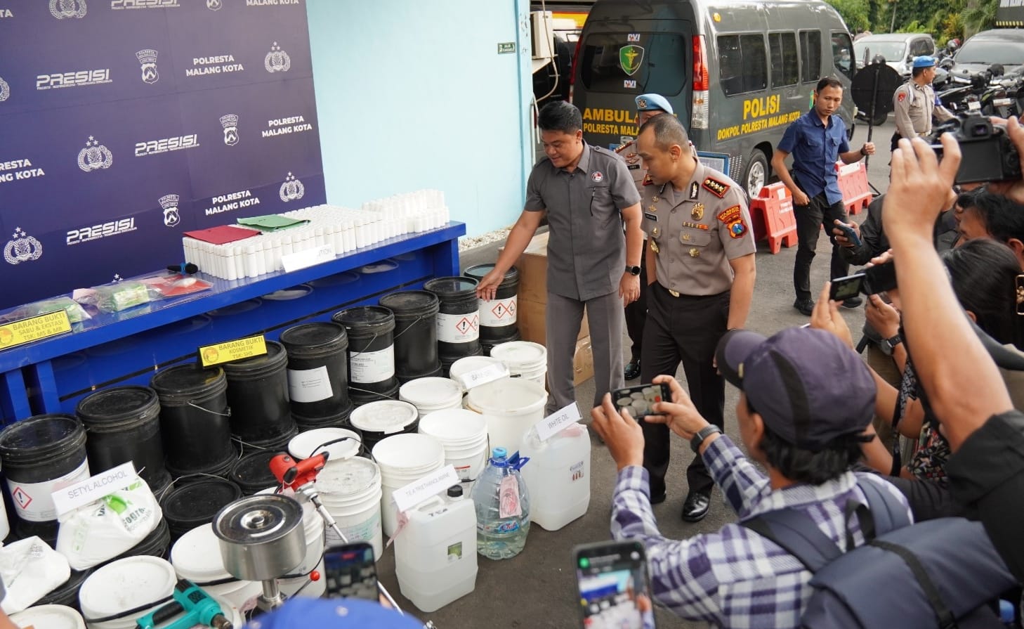 Kosmetik Ilegal Berbahaya: Cara Aman Belanja Online