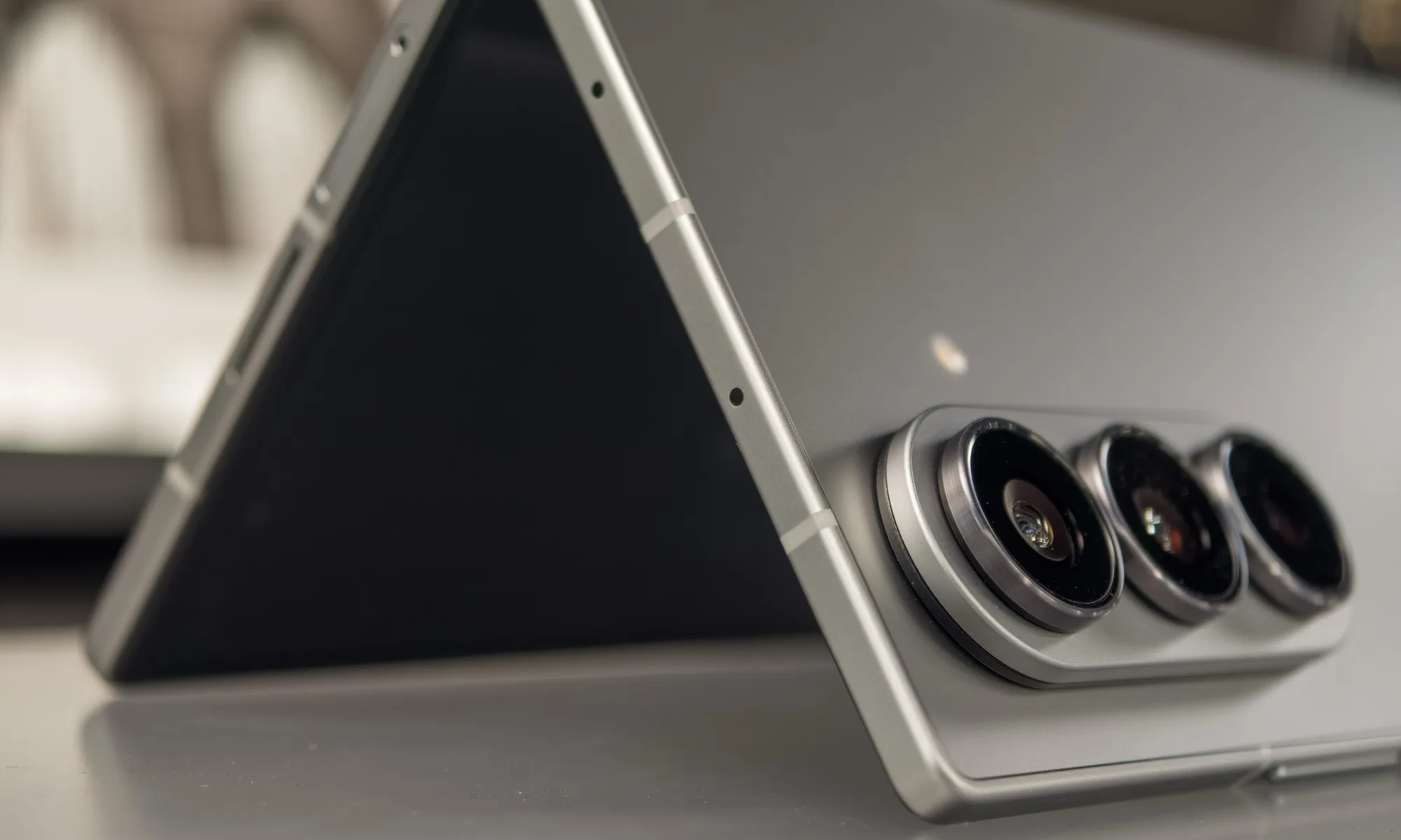 Samsung Flex Titanium dan Akhir Era Layar Lipat Berkerut