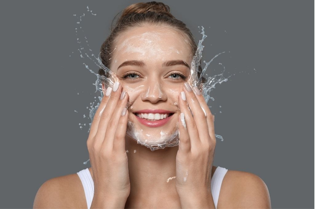 Memilih Facial Wash pH Rendah Terbaik untuk Kulit Sensitif