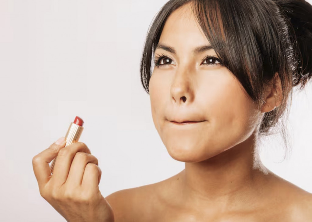 Panduan Memilih Warna Lipstik Hangat untuk Kulit Sawo Matang