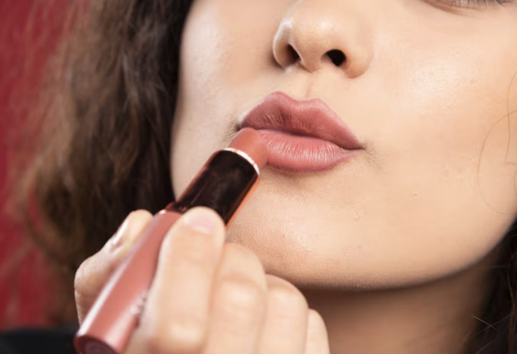 Lipstik Terbaik untuk Bibir Kering dan Gelap
