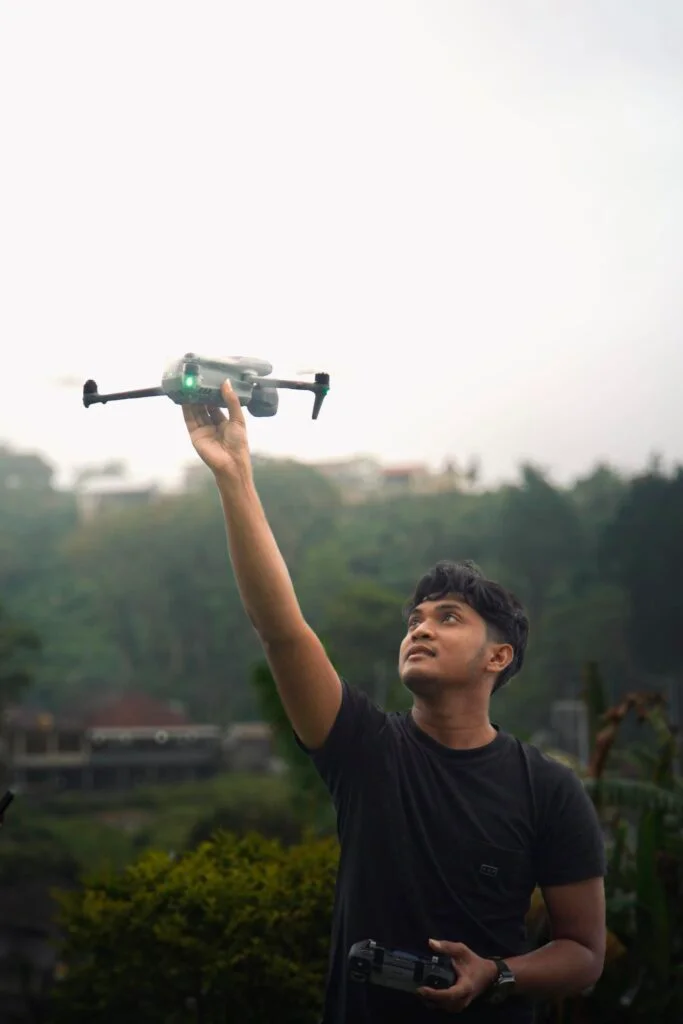 Dari Kendali Drone ke Karier Kreatif: Kisah Fathur