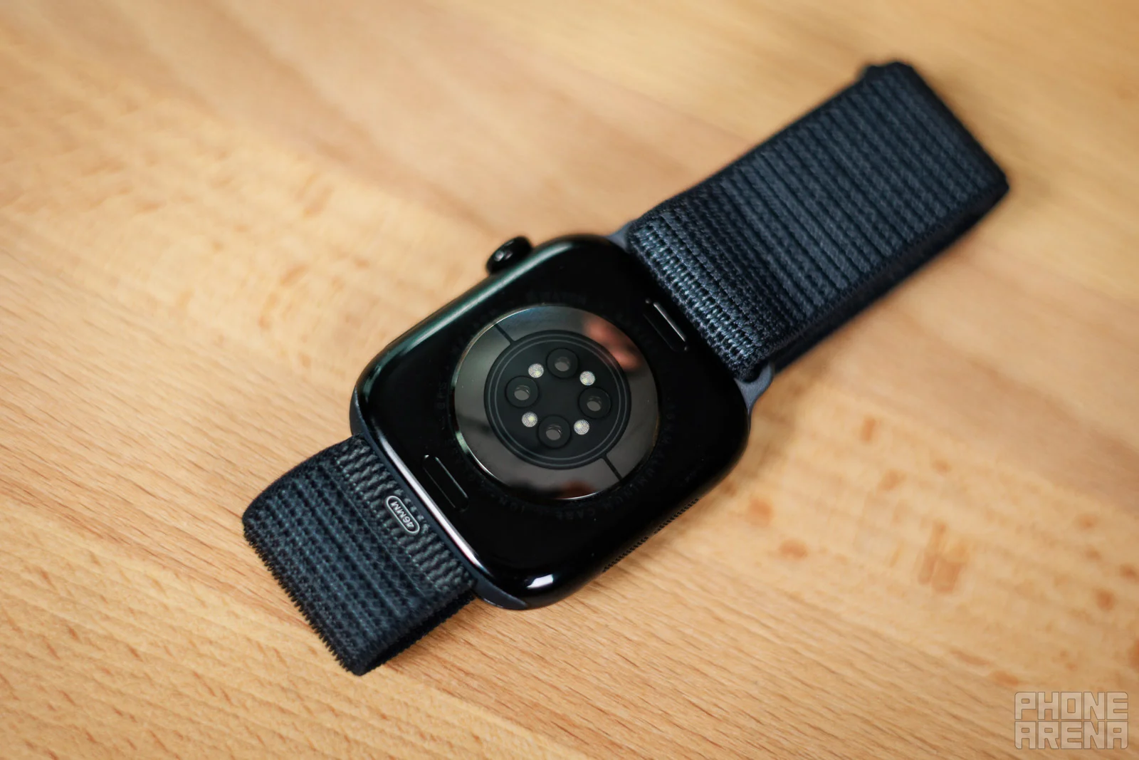 Uni Eropa Bebaskan Smartwatch dari Aturan Baterai Lepas Pasang