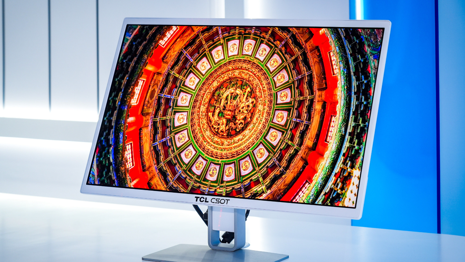 Layar OLED Cetak Tinta Lenovo Legion R9000P: Game Changer untuk Desainer