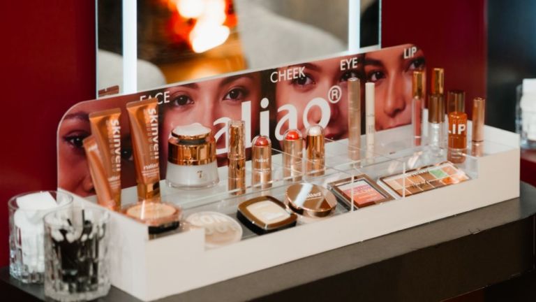 Maliao Complete Beauty System: Makeup Praktis Halal untuk Perempuan Aktif