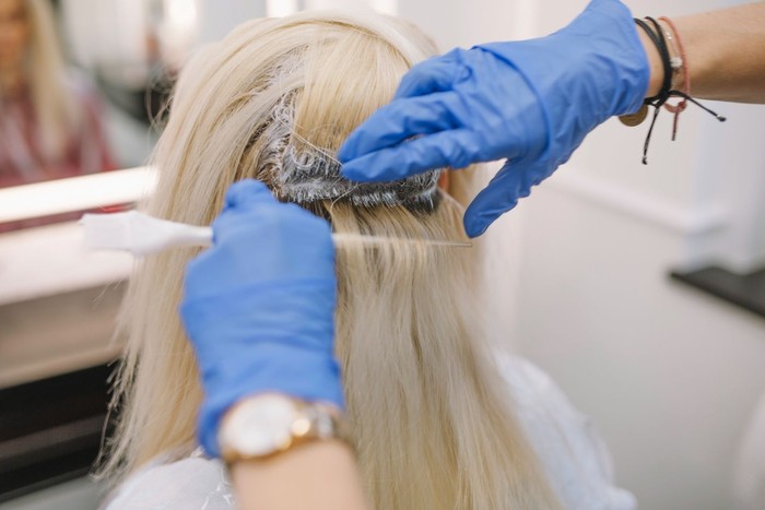French Blending: Cara Cerdas Menyamarkan Uban Secara Natural