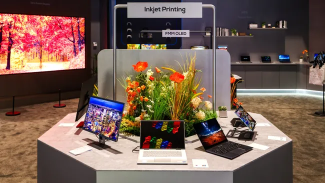 Lenovo Legion R9000P dan Era Baru Layar OLED Cetak Tinta