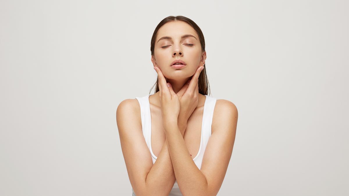 Face Yoga untuk Pengencangan Wajah Alami: Efektif atau Tren Kecantikan Saja?