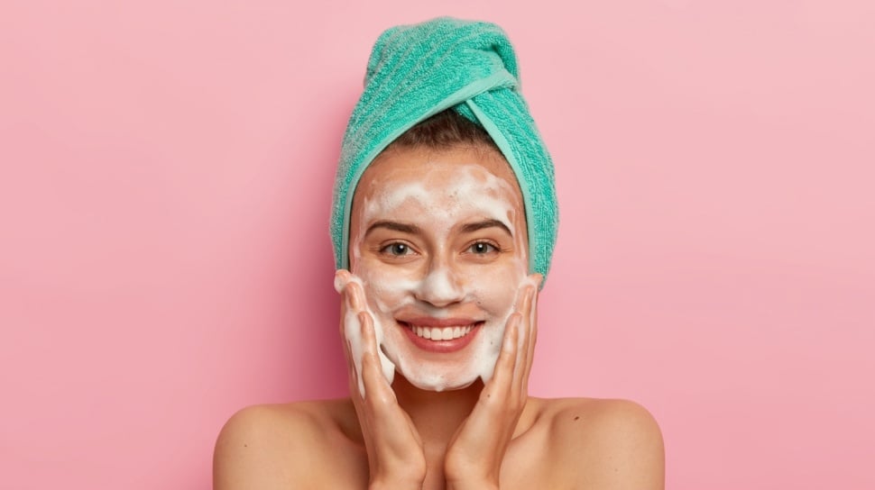 Panduan Memilih Facial Wash Sesuai Jenis Kulit dan Masalah Jerawat
