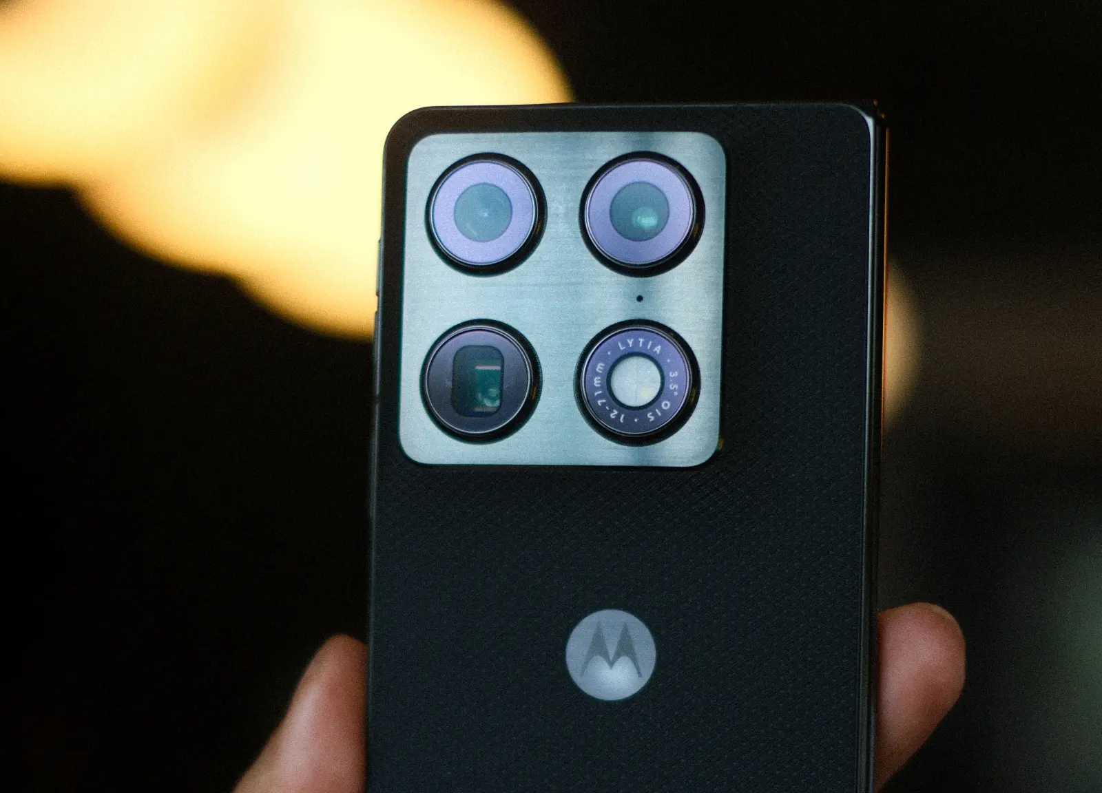 Motorola Razr Fold dengan Skor Kamera 164: Layak Jadi Ponsel Lipat Utama?