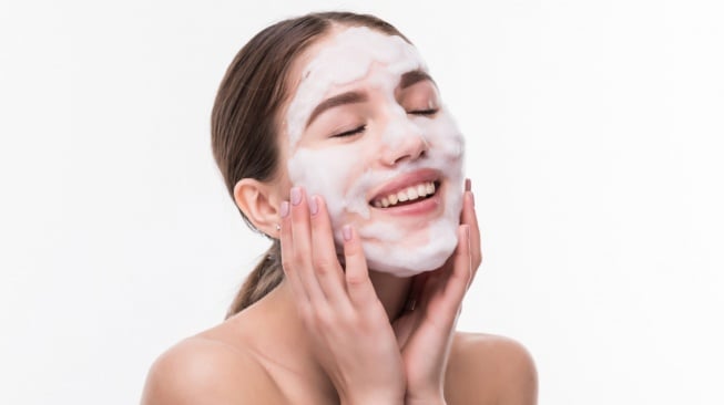 Panduan Memilih Facial Wash Sesuai Jenis Kulit dan Masalah Jerawat