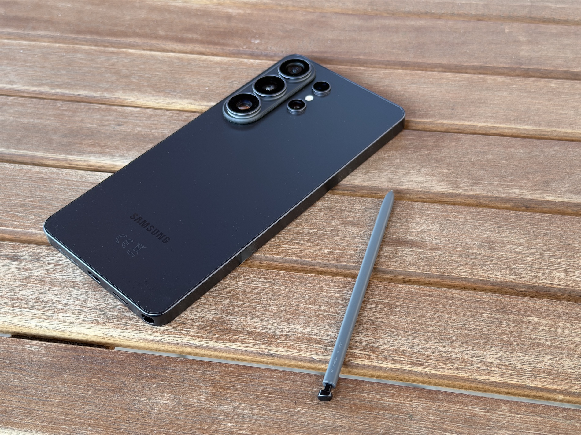 Galaxy S27 Ultra: Kamera Selfie 16MP dan Desain Belakang, Upgrade Seberapa Besar?
