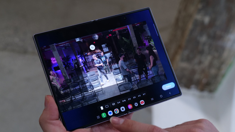 Samsung Galaxy Z Fold 8 Ultra Mahal Tapi Fitur AI Canggih—Apakah Upgrade dari Z Fold 7 Benar-Benar Layak?