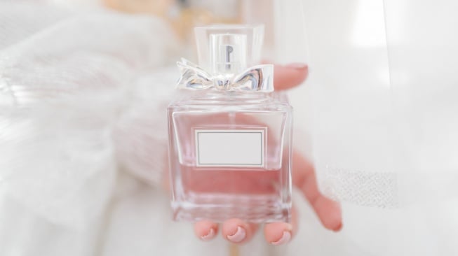 Teknik Aplikasi Parfum yang Benar agar Tahan Lama
