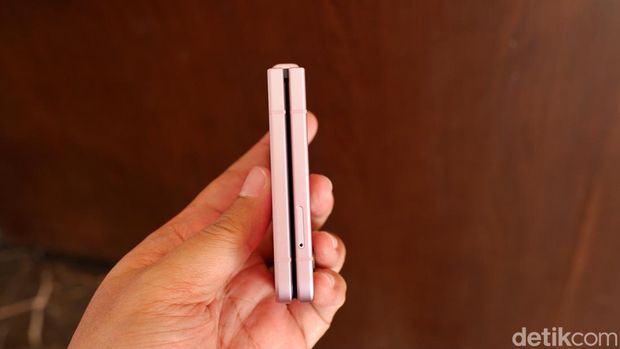 Samsung Galaxy Z Flip8: Ponsel Lipat AI dengan FlexWindow