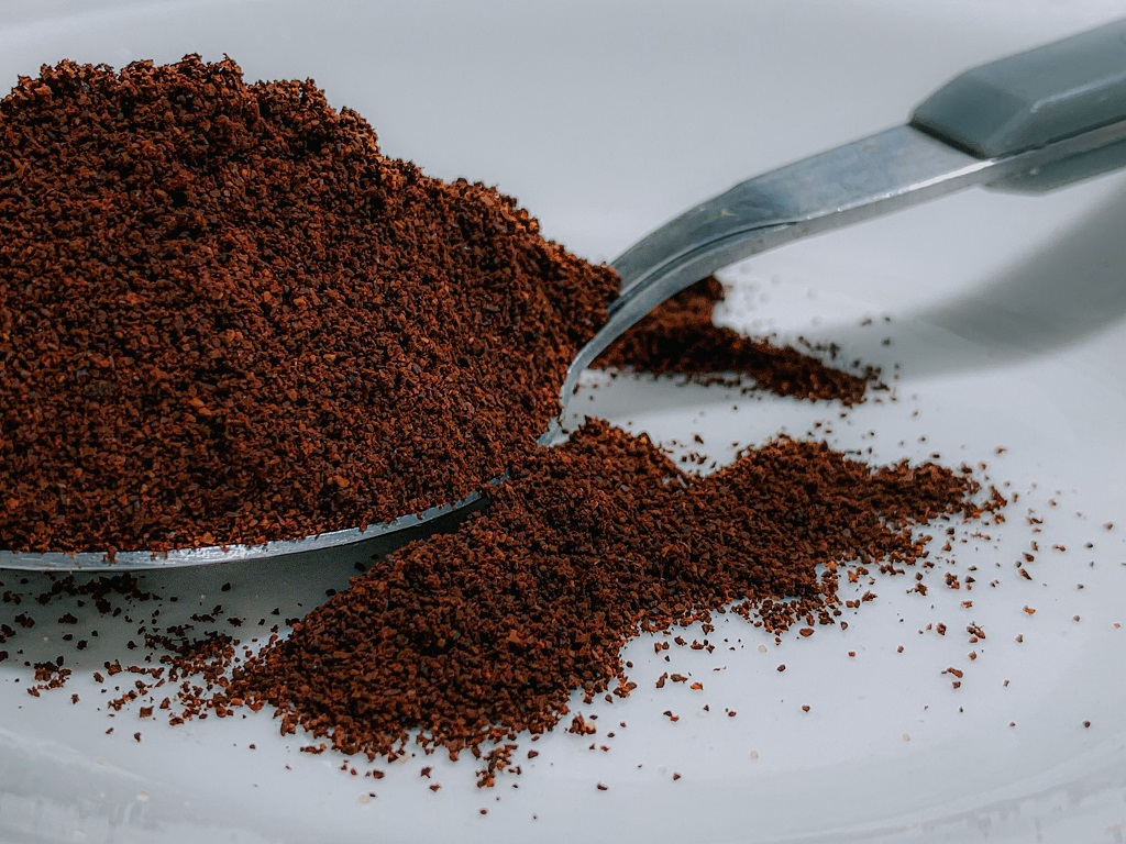 Kopi dan Daun Singkong: Rahasia Masker Wajah Alami yang Serius Efektif