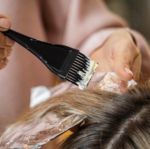 French Blending: Cara Cerdas Menyamarkan Uban Secara Natural