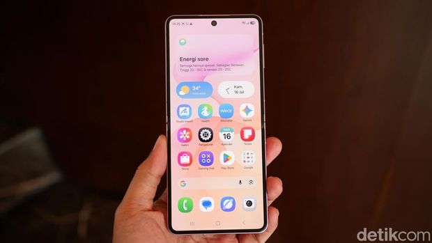 Samsung Galaxy Z Flip8: Ponsel Lipat AI dengan FlexWindow