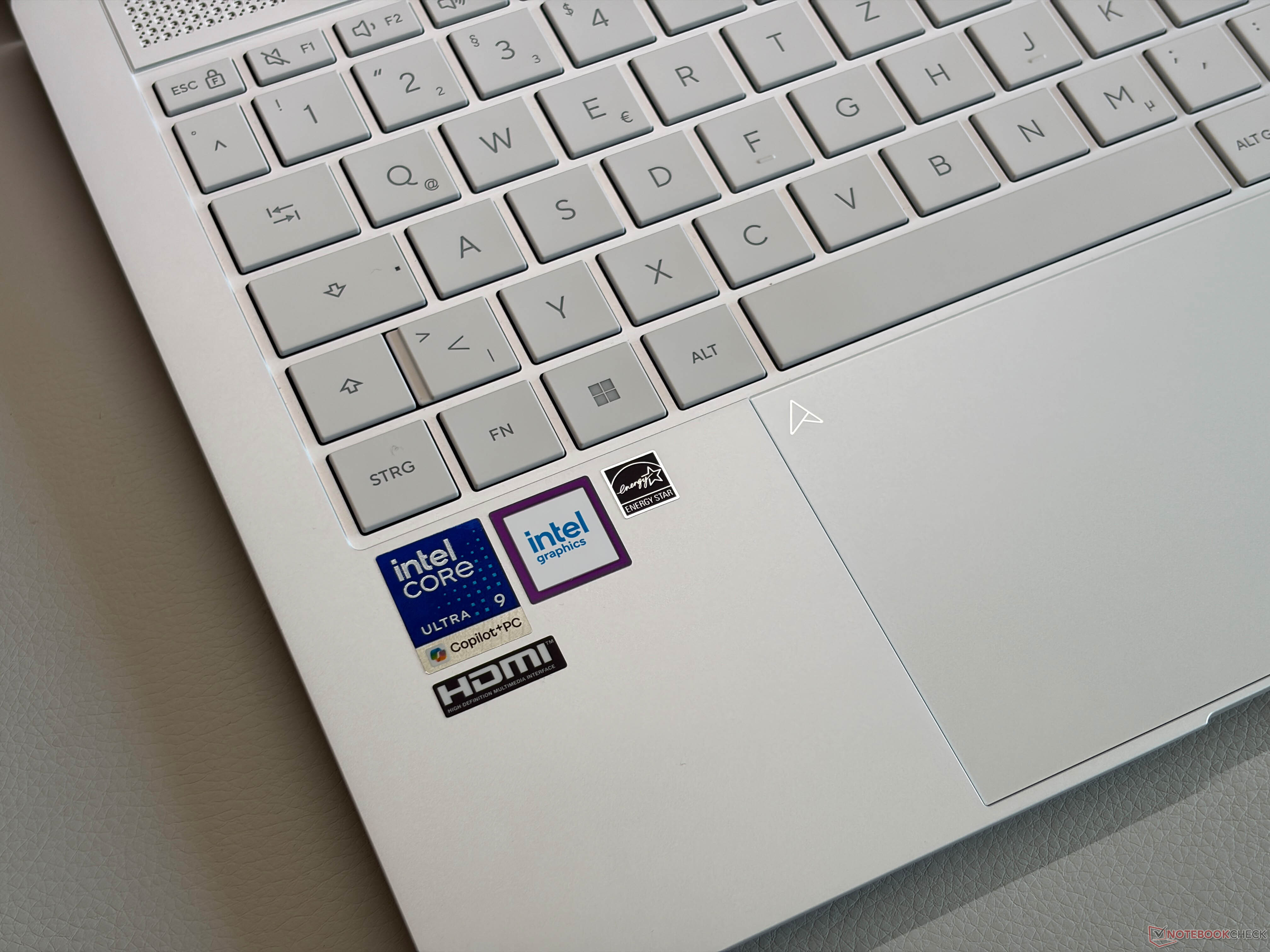 Asus Zenbook S14 dengan Intel Panther Lake: Kencang di CPU, Timpang di Grafis