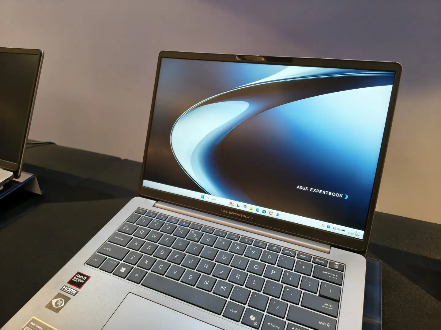 ASUS ExpertBook P5 G2 dengan Ryzen AI: Serius Menyasar Profesional Hybrid