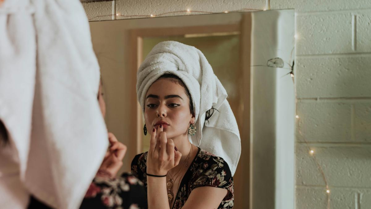 Ice Globe Facial: Rutinitas Pagi untuk Cerahkan Kulit dan Kurangi Bengkak